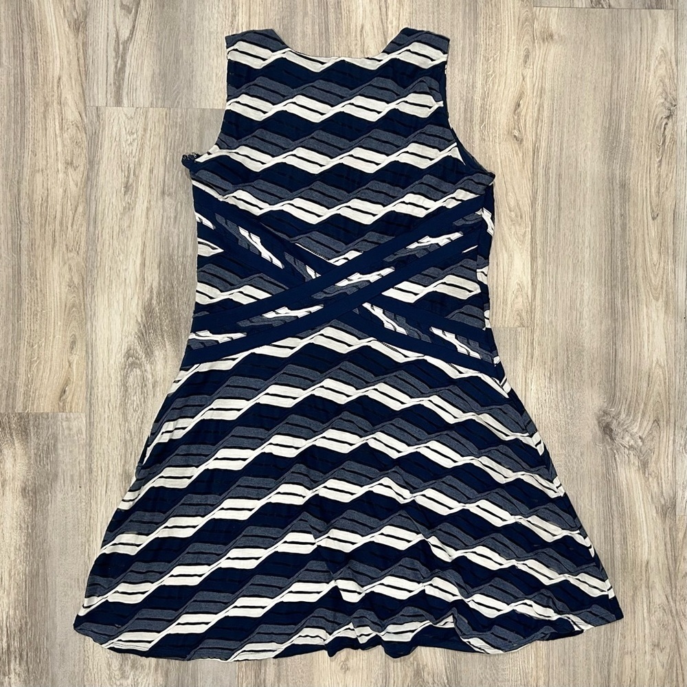 Beige By Eci Sleeveless Mini Sheath Dress Navy Blue Geometric Print Size 14 - Picture 6 of 6